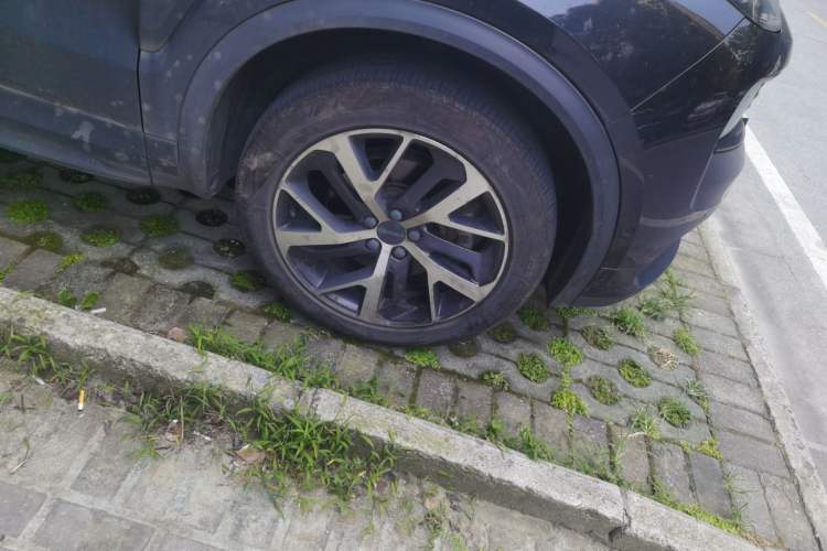 Used Lynk & Co 01 2017 2.0T Four-Wheel Drive Pro Edition Right Front Wheel Hub