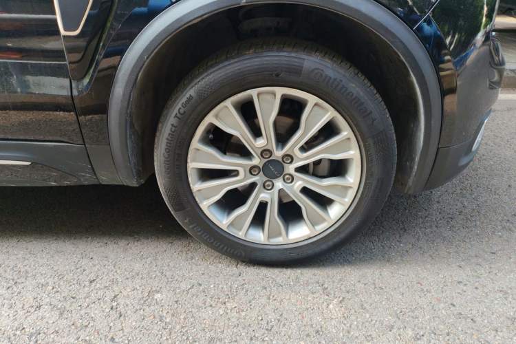 Used Lynk & Co 01 2017 2.0T Two-Wheel-Drive Version Right Front Wheel Hub
