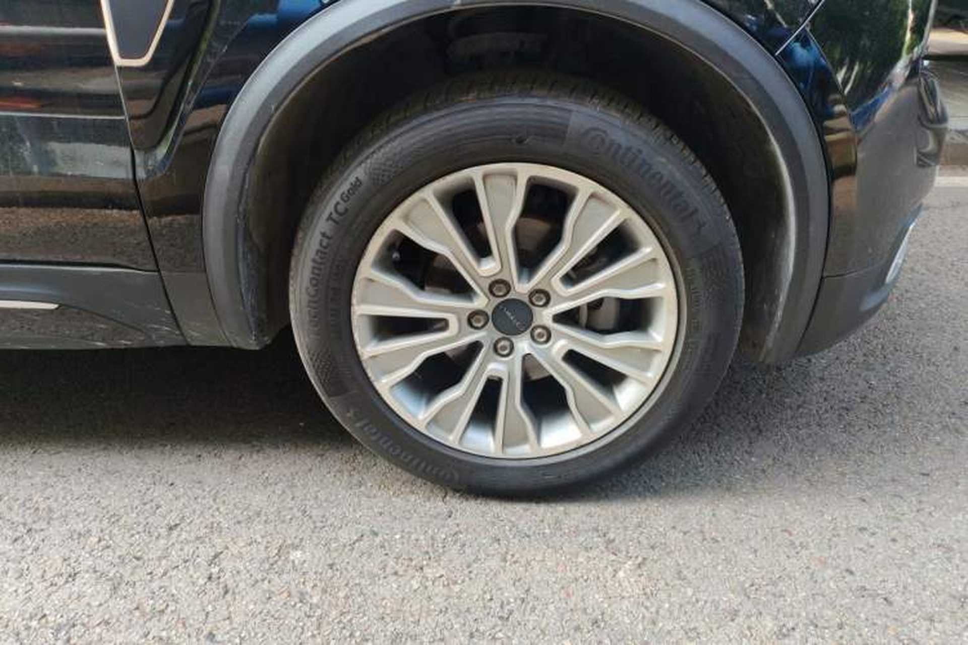 Used Lynk & Co 01 2017 2.0T Two-Wheel-Drive Version Right Front Wheel Hub
