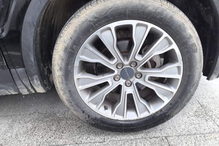 Used Lynk & Co 01 2017 2.0T Two-Wheel-Drive Version Right Front Wheel Hub