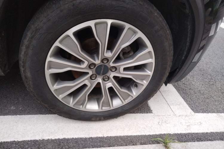 Used Lynk & Co 01 2017 2.0T Two-Wheel-Drive Version Right Front Wheel Hub