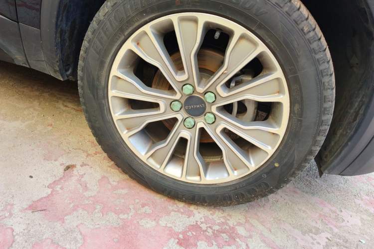 Used Lynk & Co 01 2017 2.0T Two-Wheel-Drive Version Right Front Wheel Hub