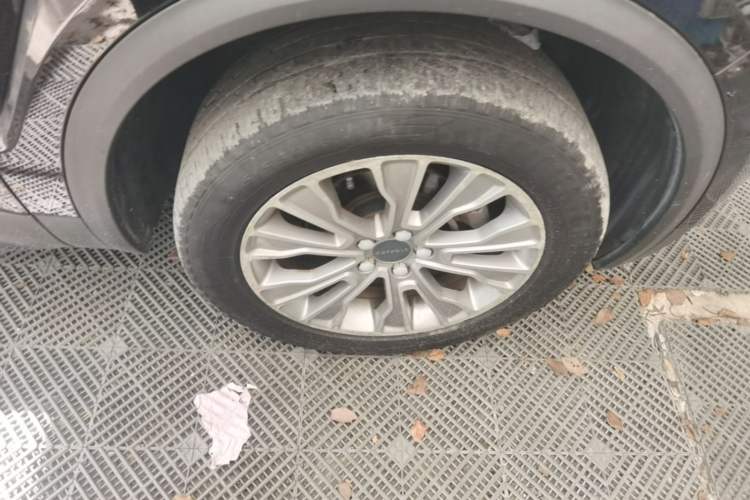 Used Lynk & Co 01 2017 2.0T Two-Wheel-Drive Version Right Front Wheel Hub