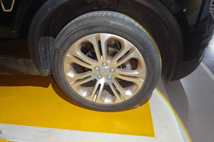 Used Lynk & Co 01 2017 2.0T Two-Wheel Drive Pro Edition Right Front Wheel Hub