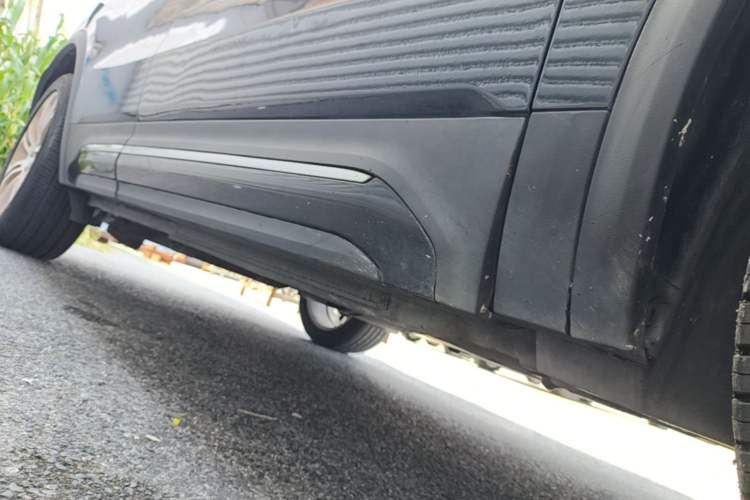Used Lynk & Co 01 2017 2.0T Two-Wheel Drive Pro Edition Right Side Sill