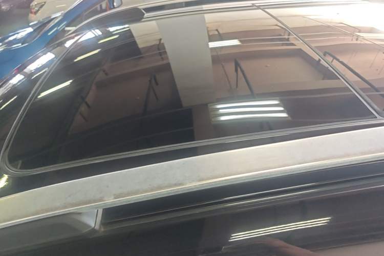 Used Lynk & Co 01 2017 2.0T Two-Wheel Drive Pro Edition Roof