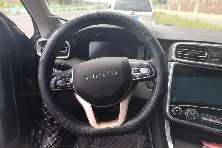 Used Lynk & Co 01 2017 2.0T Two-Wheel Drive Pro Edition Steering Wheel