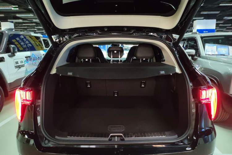 Used Lynk & Co 01 2017 2.0T Two-Wheel Drive Pro Edition Trunk