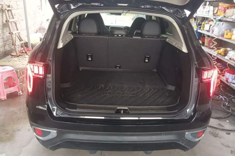 Used Lynk & Co 01 2017 2.0T Two-Wheel Drive Pro Edition Trunk