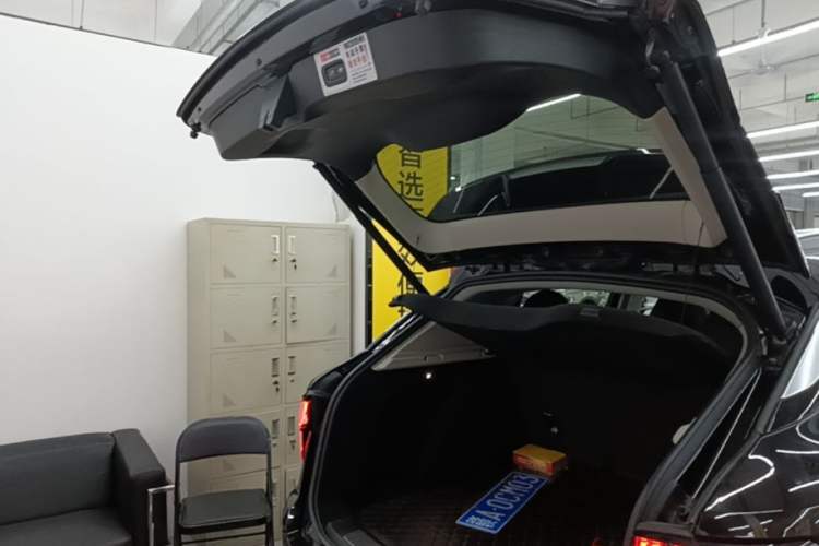 Used Lynk & Co 01 2017 2.0T Two-Wheel Drive Pro Edition Trunk