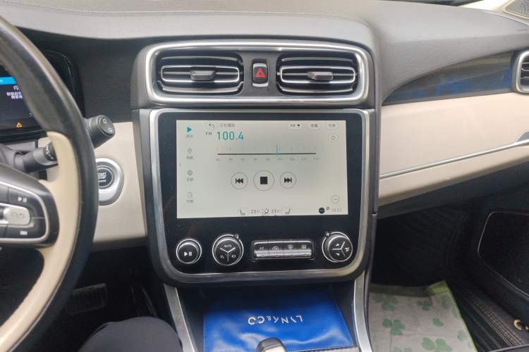 Used Lynk & Co 01 2017 2.0T Two-Wheel Drive Zhaopu Version Audio And AC Panel