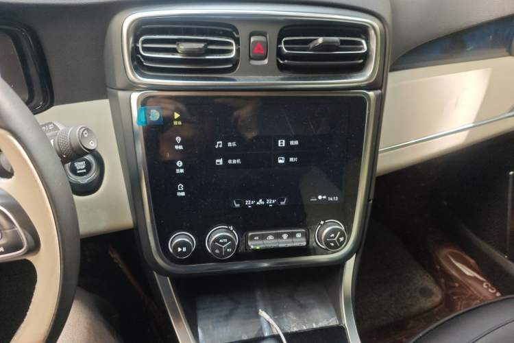 Used Lynk & Co 01 2017 2.0T Two-Wheel Drive Pro Edition Audio And AC Panel