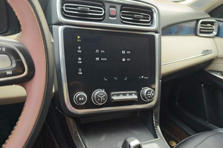 Used Lynk & Co 01 2017 2.0T Two-Wheel Drive Pro Edition Audio And AC Panel