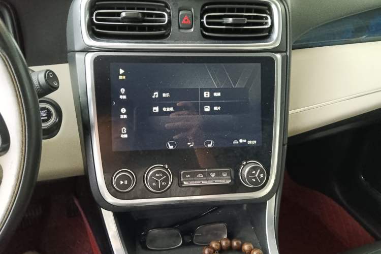 Used Lynk & Co 01 2017 2.0T Two-Wheel Drive Zhaopu Version Audio And AC Panel