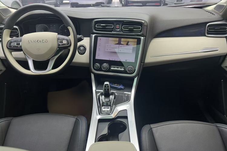 Used Lynk & Co 01 2017 2.0T Two-Wheel Drive Zhaopu Version Audio And AC Panel