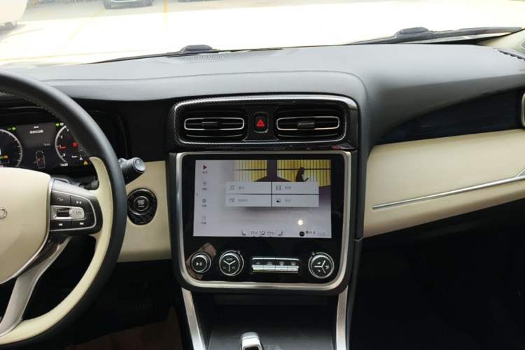 Used Lynk & Co 01 2017 2.0T Two-Wheel Drive Zhaopu Version Audio And AC Panel