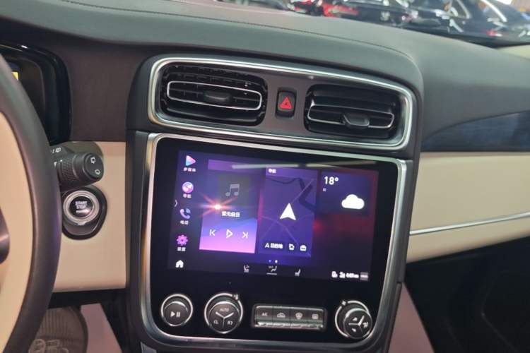 Used Lynk & Co 01 2017 2.0T Two-Wheel Drive Zhaopu Version Audio And AC Panel