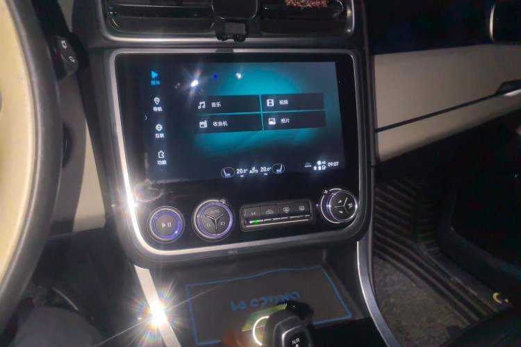 Used Lynk & Co 01 2017 2.0T Two-Wheel Drive Zhaopu Version Audio And AC Panel