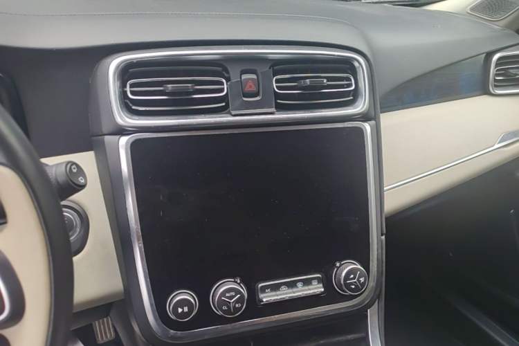 Used Lynk & Co 01 2017 2.0T Two-Wheel Drive Zhaopu Version Audio And AC Panel