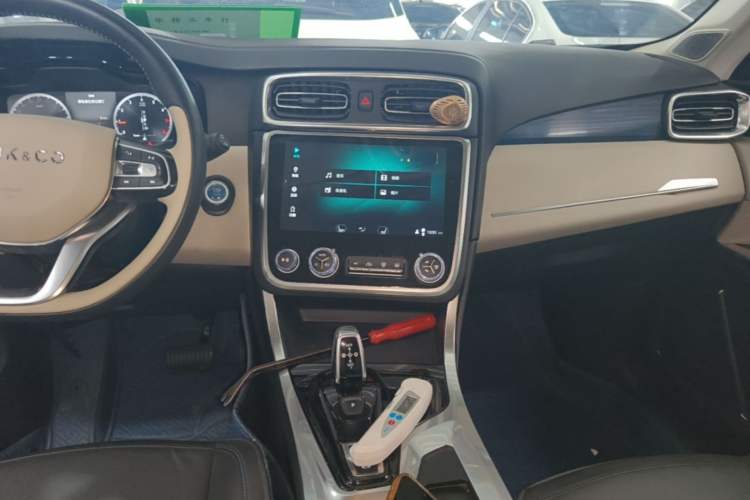 Used Lynk & Co 01 2017 2.0T Two-Wheel Drive Zhaopu Version Audio And AC Panel