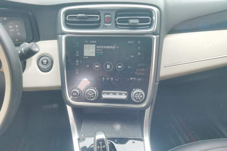 Used Lynk & Co 01 2017 2.0T Two-Wheel Drive Zhaopu Version Audio And AC Panel