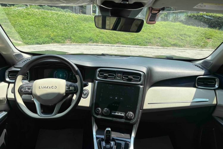 Used Lynk & Co 01 2017 2.0T Two-Wheel Drive Zhaopu Version Audio And AC Panel