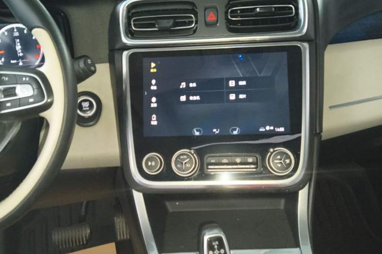 Used Lynk & Co 01 2017 2.0T Two-Wheel Drive Zhaopu Version Audio And AC Panel