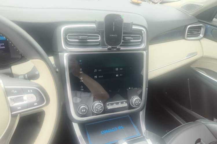 Used Lynk & Co 01 2017 2.0T Two-Wheel Drive Zhaopu Version Audio And AC Panel