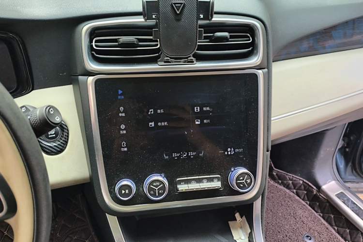Used Lynk & Co 01 2017 2.0T Two-Wheel Drive Zhaopu Version Audio And AC Panel