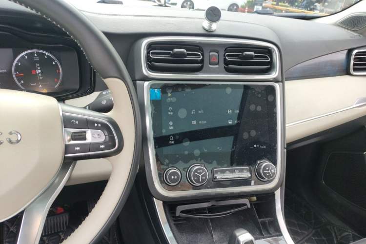 Used Lynk & Co 01 2017 2.0T Two-Wheel Drive Zhaopu Version Audio And AC Panel