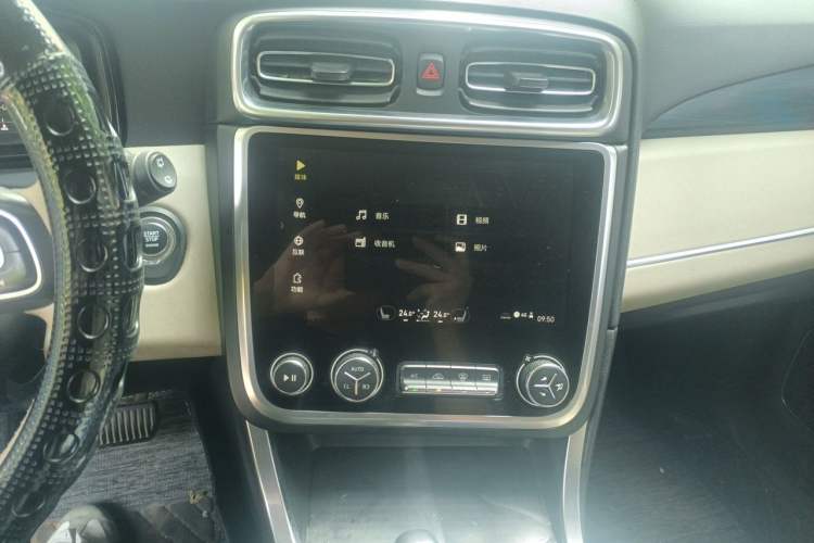 Used Lynk & Co 01 2017 2.0T Two-Wheel Drive Pro Edition Audio And AC Panel