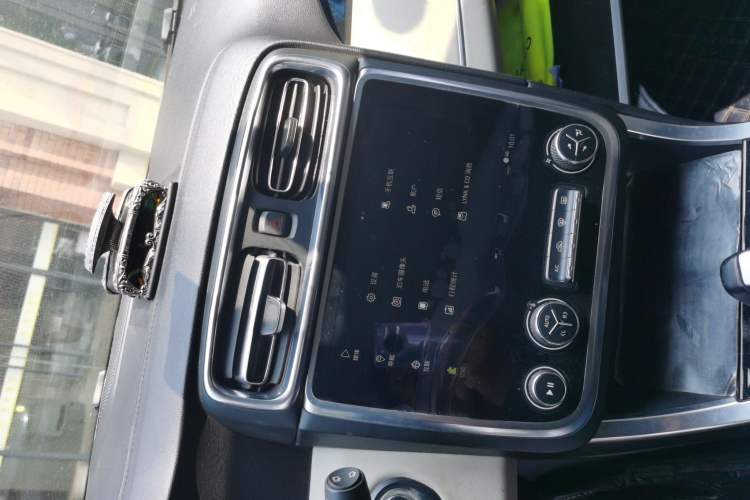 Used Lynk & Co 01 2017 2.0T Two-Wheel Drive Zhaopu Version Audio And AC Panel