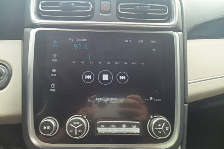 Used Lynk & Co 01 2017 2.0T Two-Wheel Drive Zhaopu Version Audio And AC Panel
