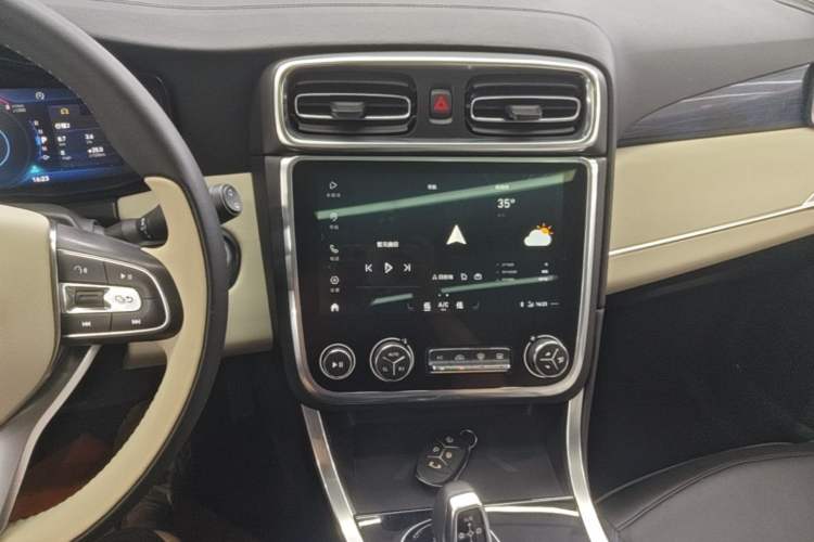 Used Lynk & Co 01 2017 2.0T Two-Wheel Drive Zhaopu Version Audio And AC Panel
