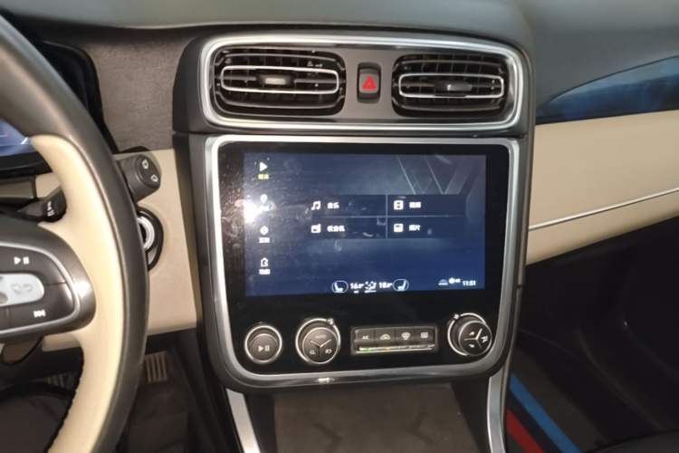 Used Lynk & Co 01 2017 2.0T Two-Wheel Drive Zhaopu Version Audio And AC Panel