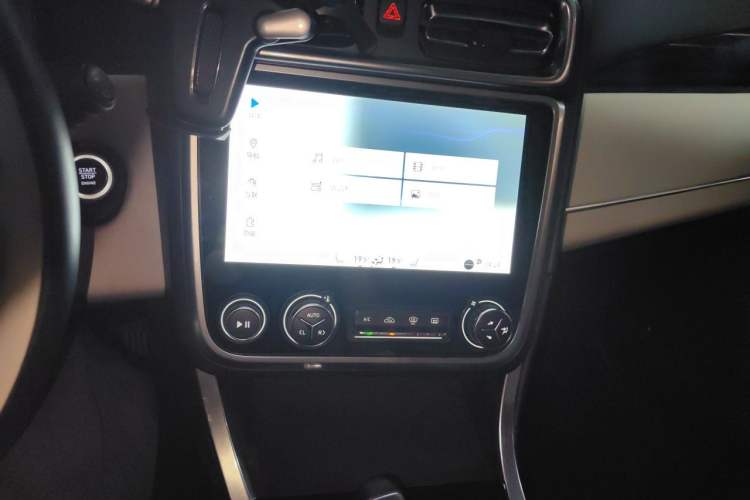 Used Lynk & Co 01 2017 2.0T Two-Wheel Drive Zhaopu Version Audio And AC Panel