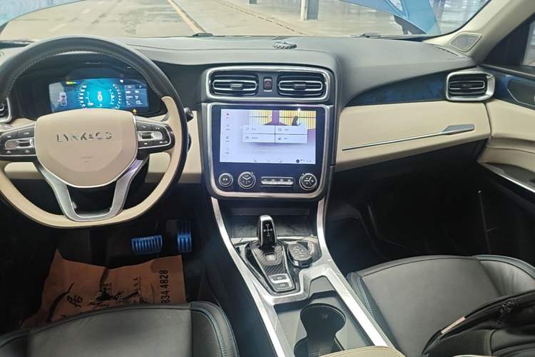Used Lynk & Co 01 2017 2.0T Two-Wheel Drive Zhaopu Version Audio And AC Panel