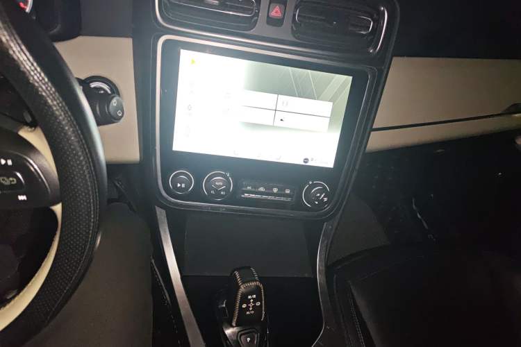 Used Lynk & Co 01 2017 2.0T Two-Wheel Drive Zhaopu Version Audio And AC Panel
