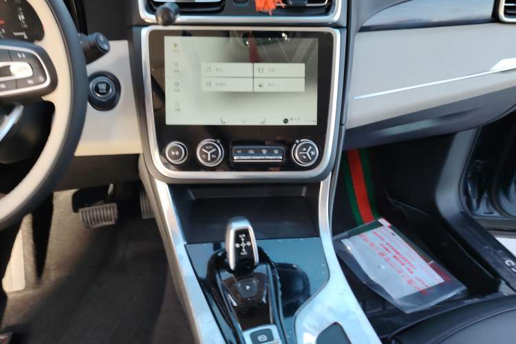 Used Lynk & Co 01 2017 2.0T Two-Wheel Drive Zhaopu Version Audio And AC Panel