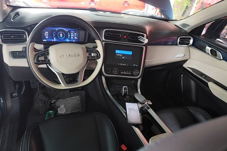 Used Lynk & Co 01 2017 2.0T Two-Wheel Drive Zhaopu Version Center Console