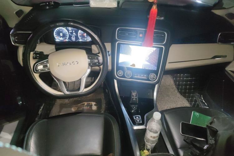 Used Lynk & Co 01 2017 2.0T Two-Wheel Drive Zhaopu Version Center Console