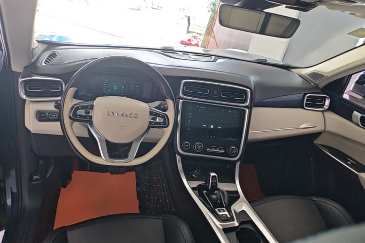 Used Lynk & Co 01 2017 2.0T Two-Wheel Drive Zhaopu Version Center Console