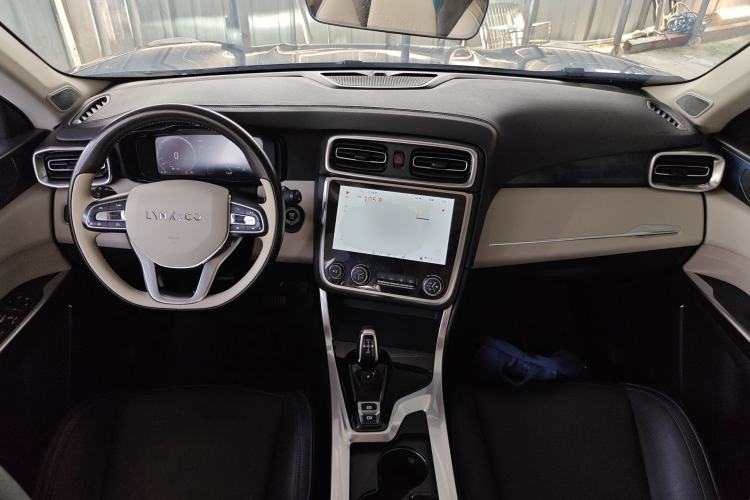 Used Lynk & Co 01 2017 2.0T Two-Wheel Drive Zhaopu Version Center Console