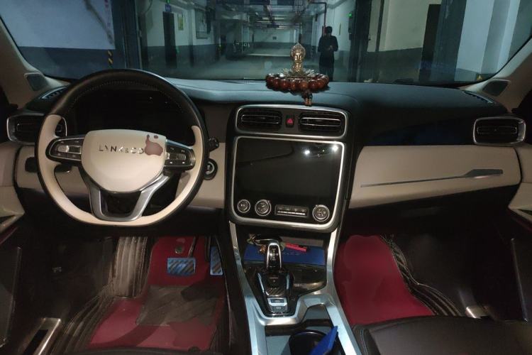 Used Lynk & Co 01 2017 2.0T Two-Wheel Drive Zhaopu Version Center Console