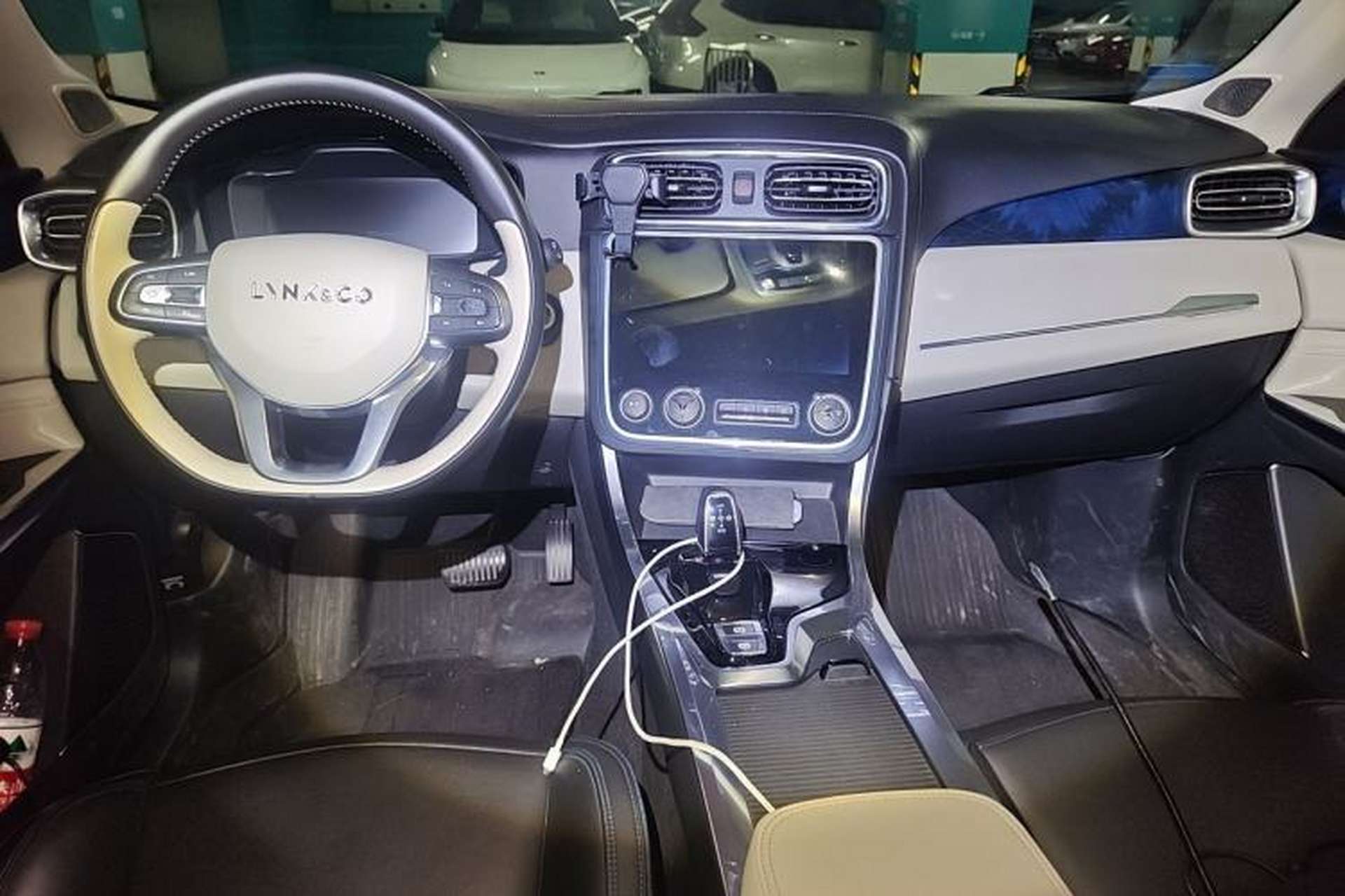 Used Lynk & Co 01 2017 2.0T Two-Wheel Drive Zhaopu Version Center Console