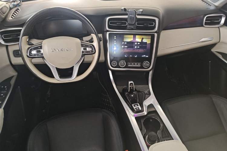 Used Lynk & Co 01 2017 2.0T Two-Wheel Drive Zhaopu Version Center Console