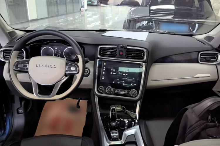Used Lynk & Co 01 2017 2.0T Two-Wheel Drive Pro Edition Center Console