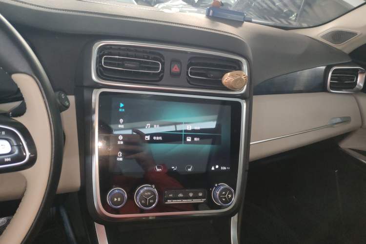 Used Lynk & Co 01 2017 2.0T Two-Wheel Drive Zhaopu Version Center Console