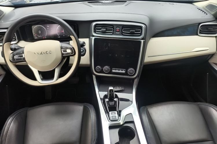 Used Lynk & Co 01 2017 2.0T Two-Wheel Drive Zhaopu Version Center Console