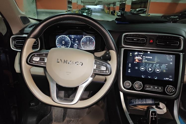 Used Lynk & Co 01 2017 2.0T Two-Wheel Drive Zhaopu Version Center Console
